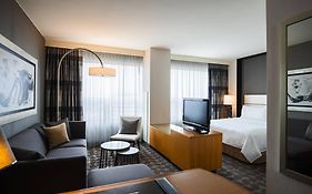 Renaissance Chicago O'Hare Suites Hotel